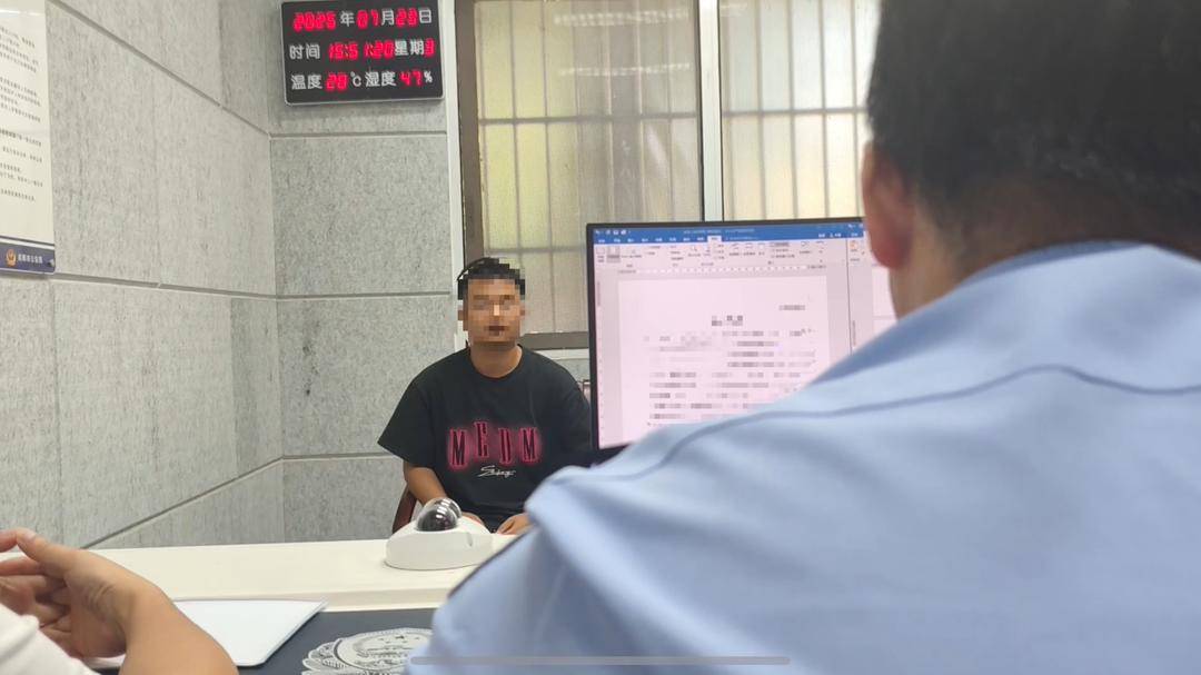 “路怒”特斯拉高速路上多次别车还竖中指挑衅 交警：已构成寻衅滋事，拘！｜封面头条