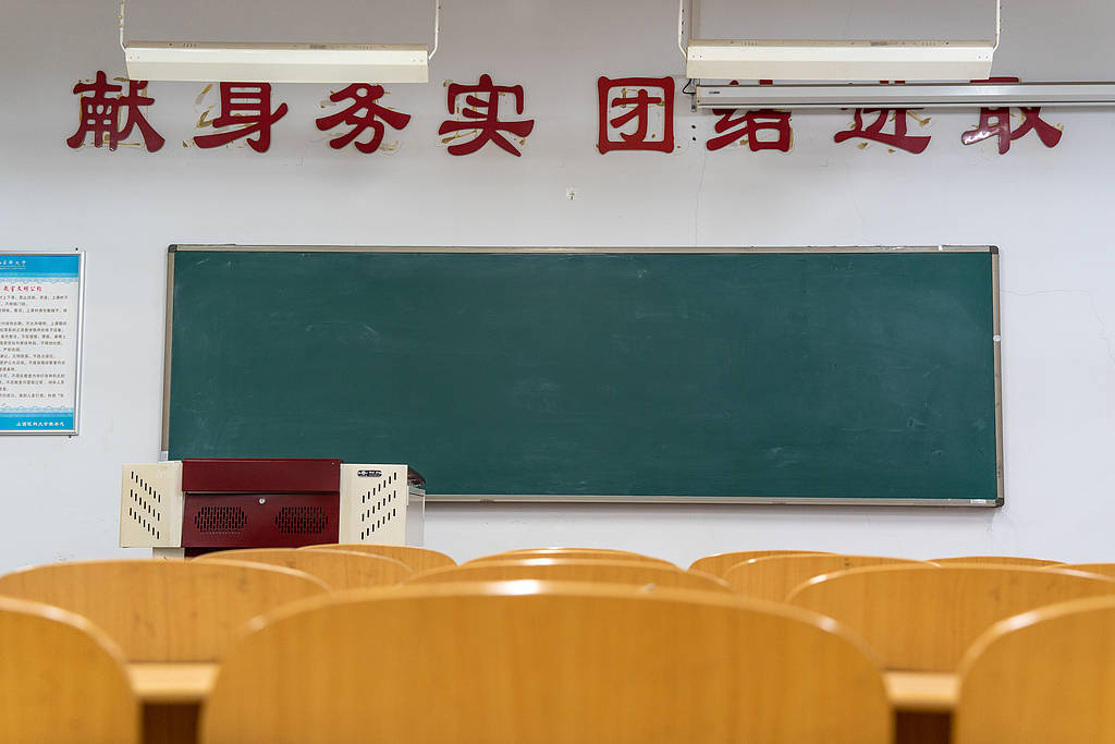 民办中学新聘教师未入职就被炒，不能“自认倒霉”