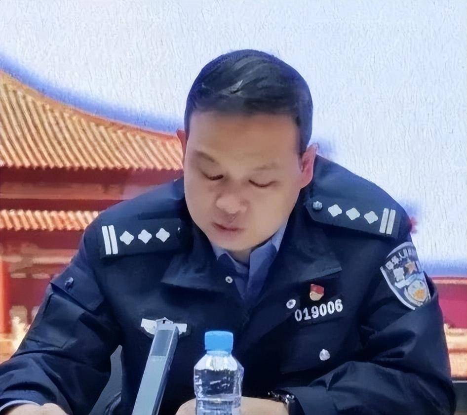 危印国，主动投案