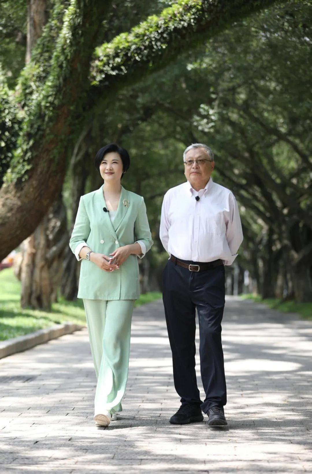 70岁顶流数学家张益唐回国：曾在快餐厅当会计，58岁“封神”