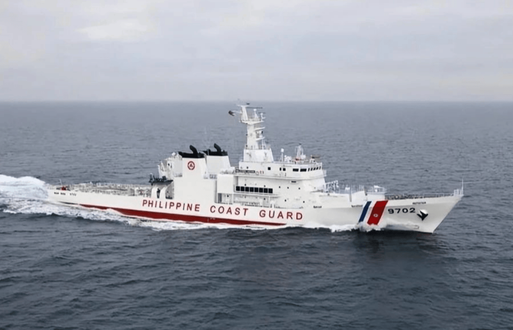 菲律宾海警倾巢而出，解放军拖船抵达仁爱礁，要动手清理破船了？