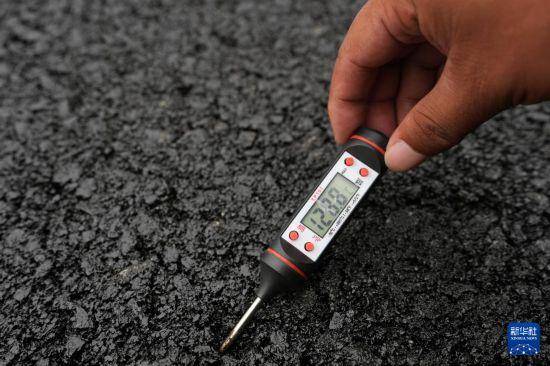 铁科高速延寿县至尚志界段主线完成摊铺