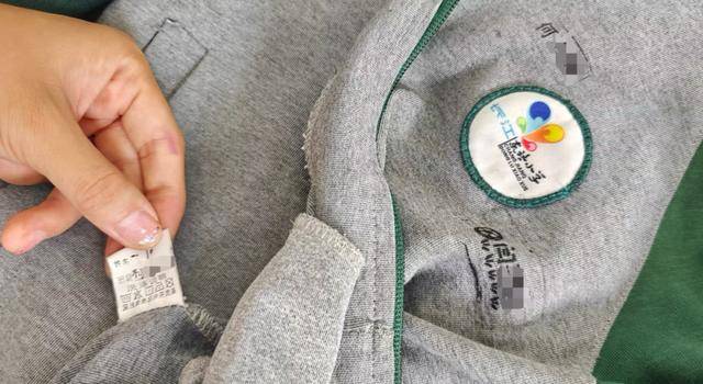 这所学校校服免费领!网友:建议全国推广