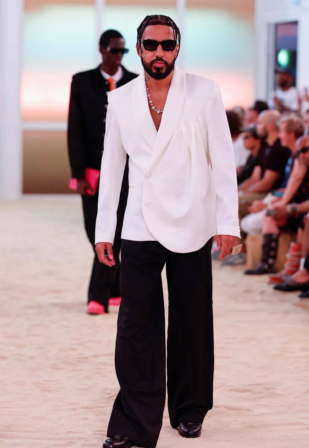 迪拜公主休夫后再订婚，交往卡戴珊前任晒出价值千万钻戒