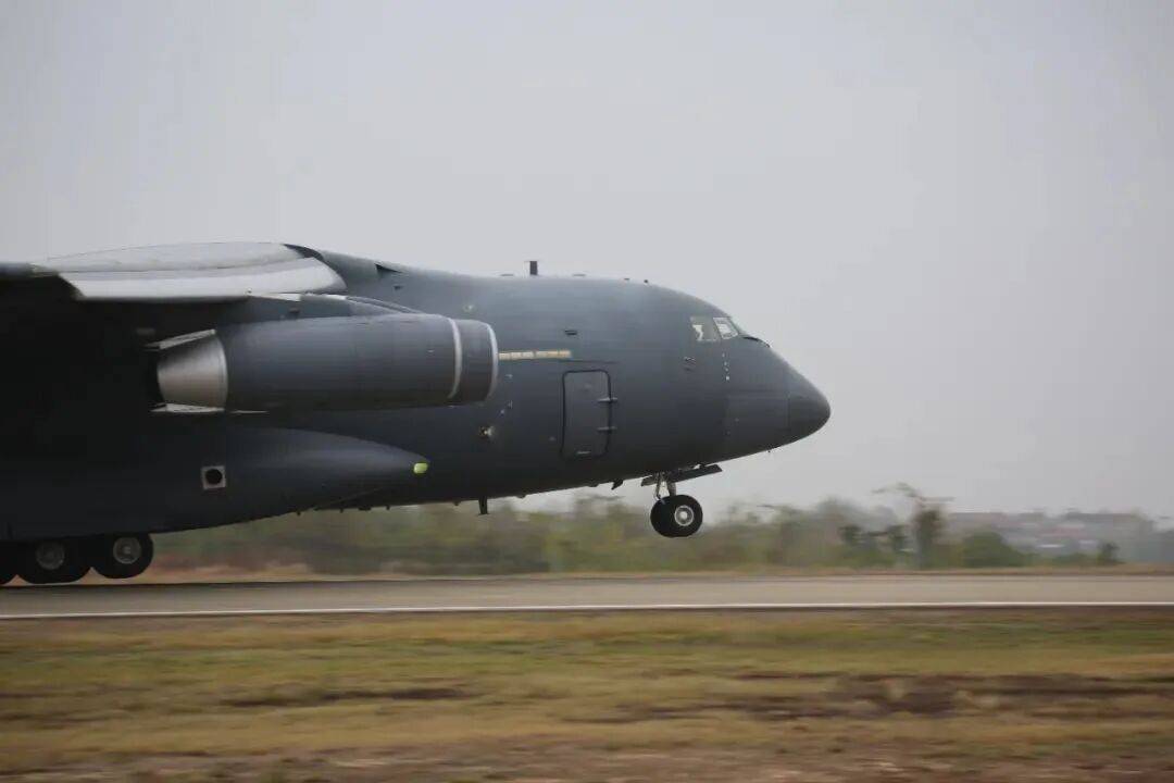 运油-20A女机长刷屏，她是谁？