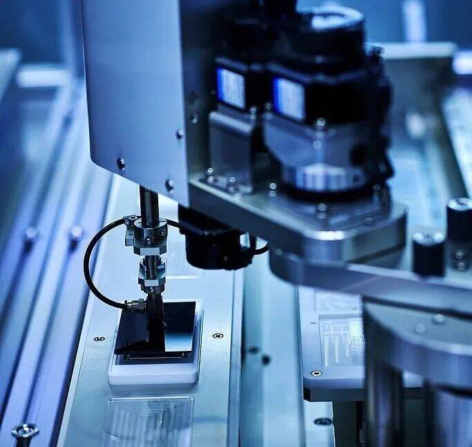 假装挤爆牙膏的苹果，我一点也不想买