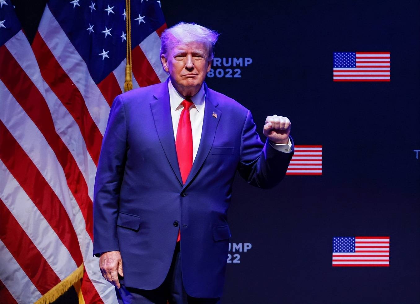 美贵客在北京入座，王毅2字定位中美关系，不是对手，更不是敌人