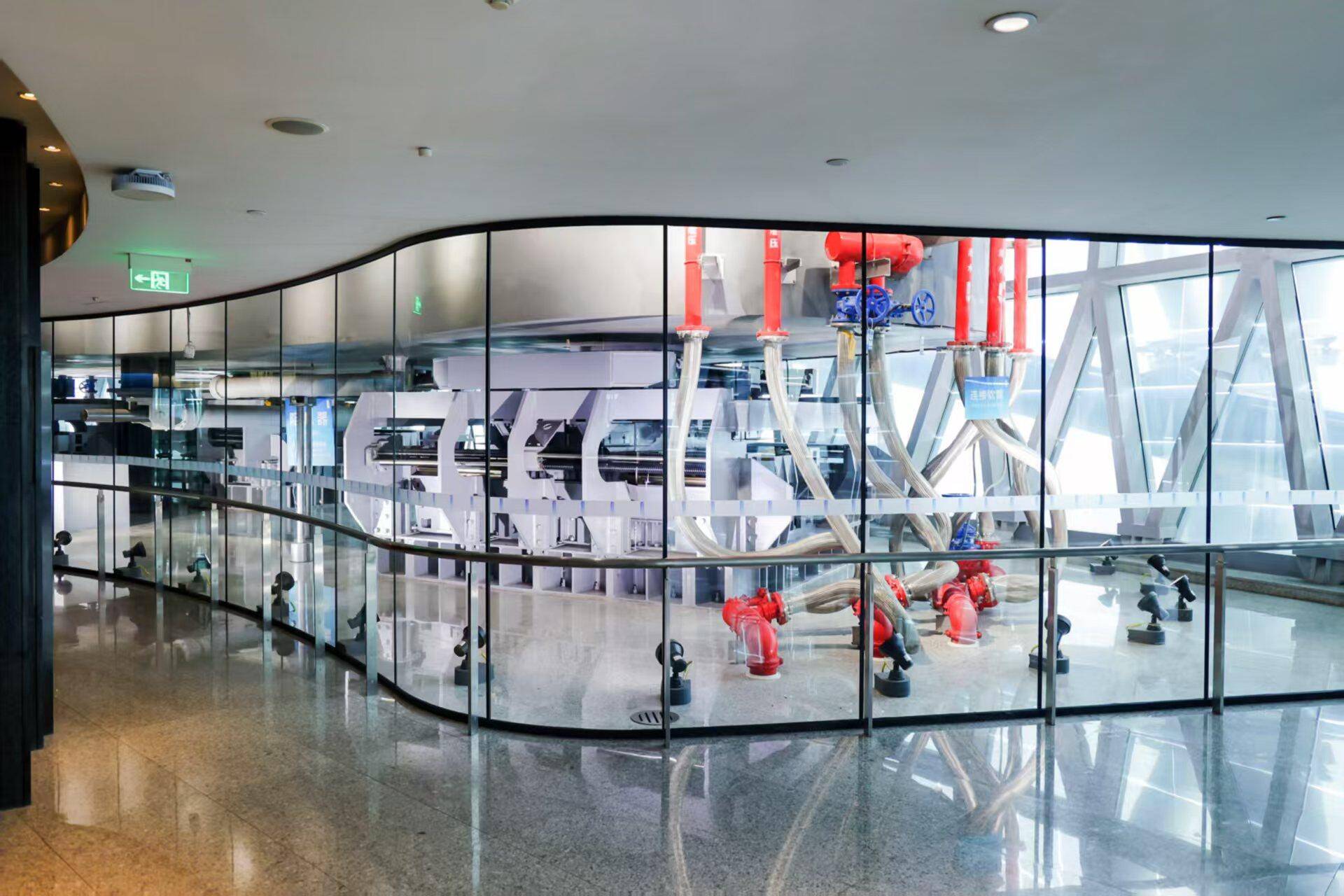 超强台风来袭，广州塔“定塔神器”出现明显摆动