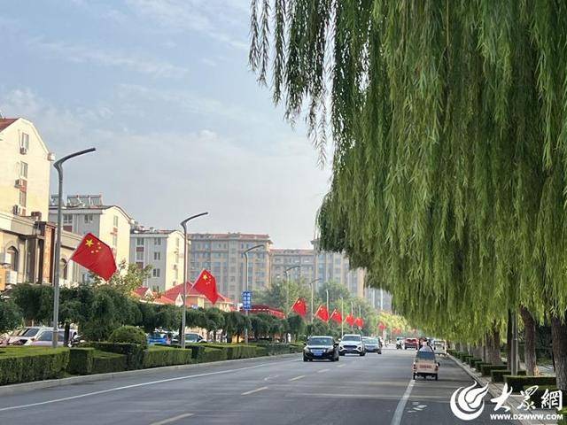 国庆氛围已拉满！潍坊昌乐满城飘扬“中国红”