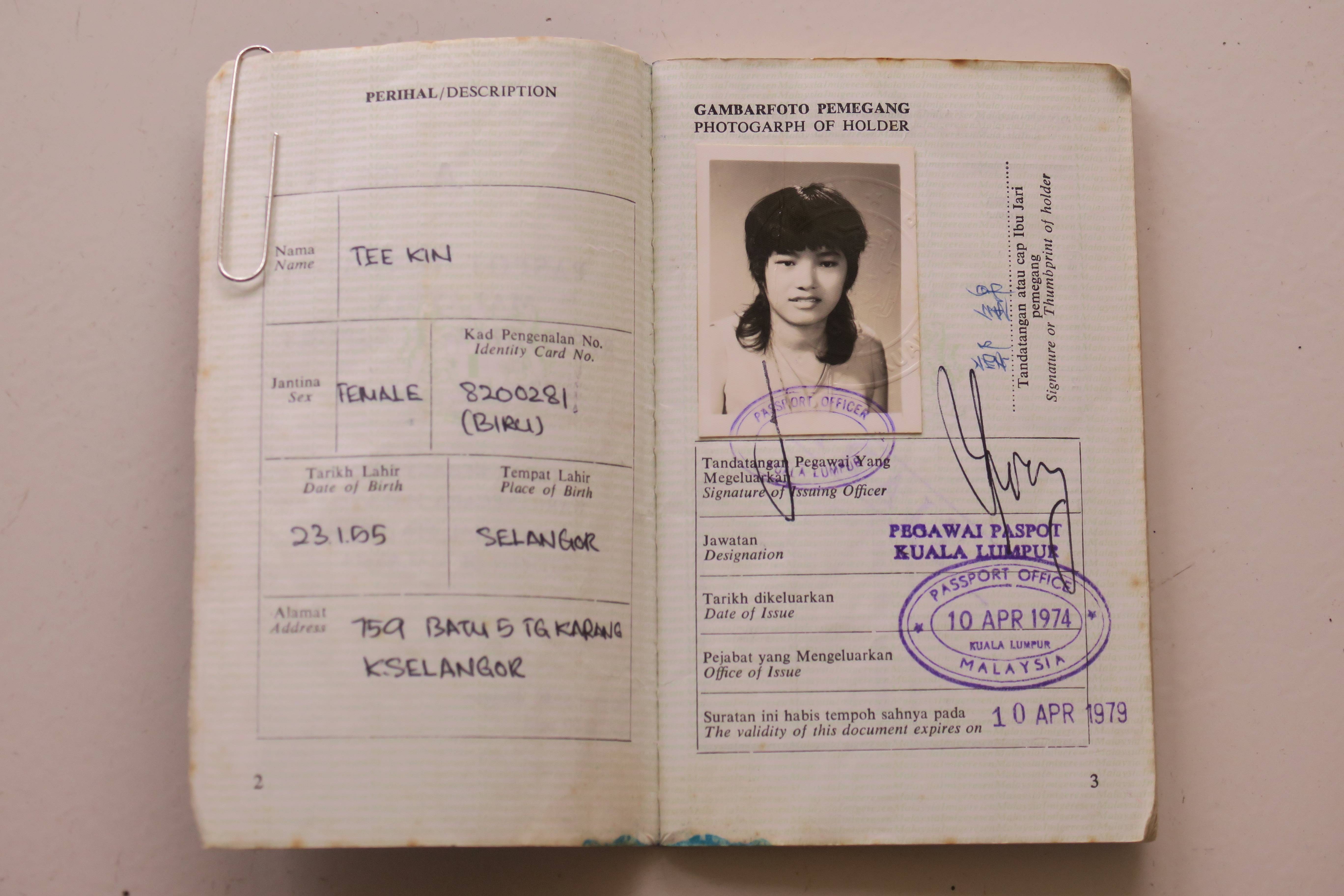 母亲葬礼上无名字 女儿写书为她“伸冤”