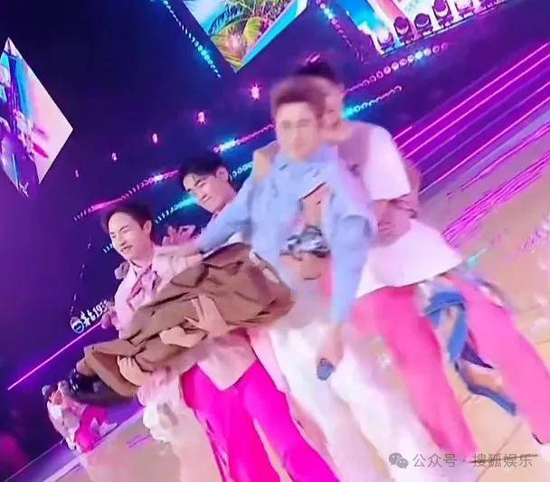 这场晚会台下简直是追星现场，名场面太多了吧？