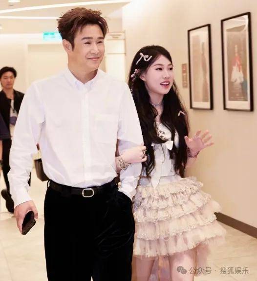 这场晚会台下简直是追星现场，名场面太多了吧？