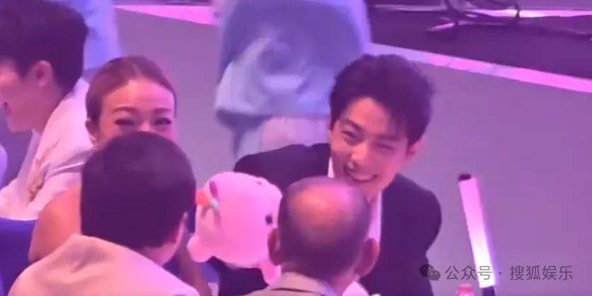 这场晚会台下简直是追星现场，名场面太多了吧？