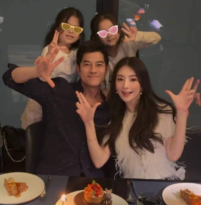 郭富城妻子方媛否认三胎已出生，透露“快卸货了”，郭富城回复四个表情