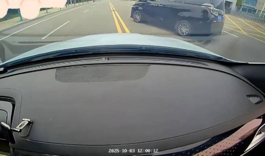 婚庆司机恶意别车后谎称自己是公安人员，涉嫌危险驾驶罪被采取刑事强制措施，律师：或被判处拘役并罚款