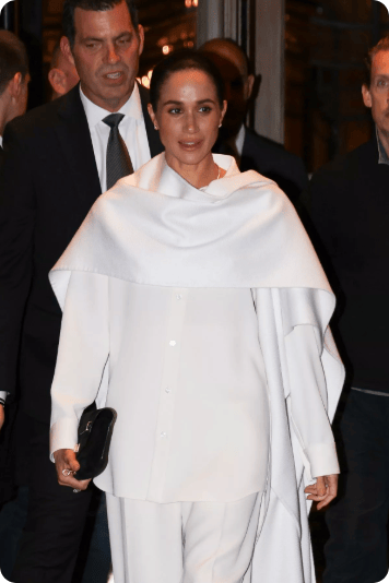 梅根巴黎炫鞋,却踩到戴安娜亡地!UCL停发签证反转!200名中国留子得救了…