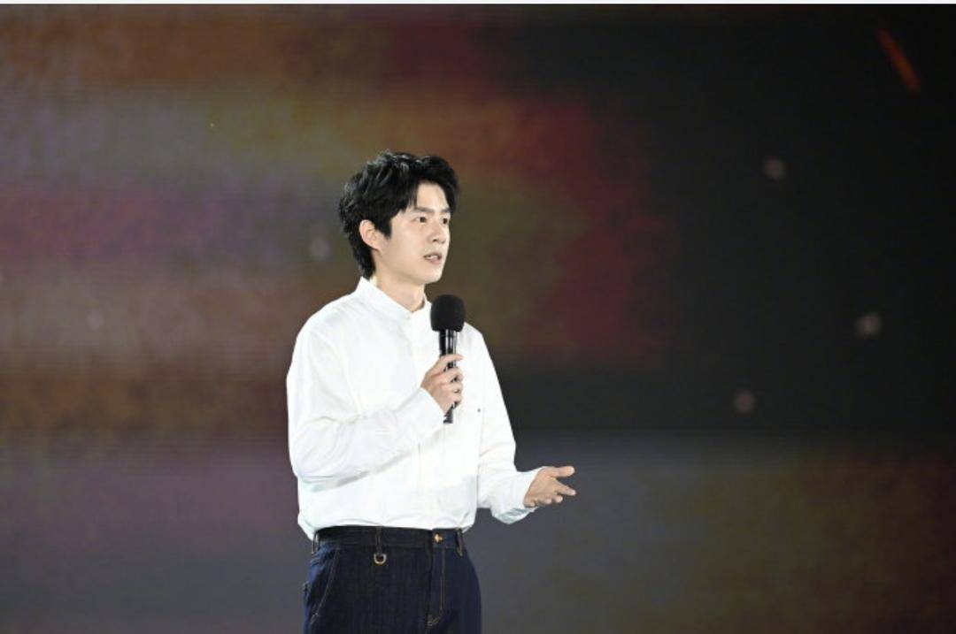 青春华章|刘昊然喊话年轻人把人生当成角色塑造：不要害怕失败，也不要害怕平凡