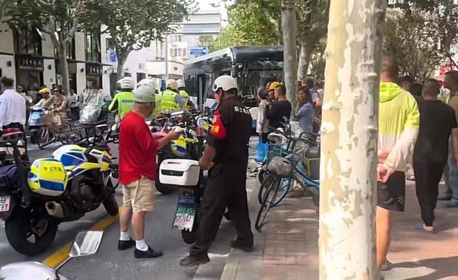 上海警方：叶某（男，57岁）寻衅滋事，已被拘！