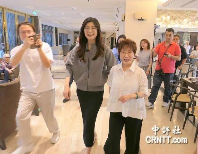 到底支持谁当党主席？当着郑丽文的面，洪秀柱说出了自己的答案