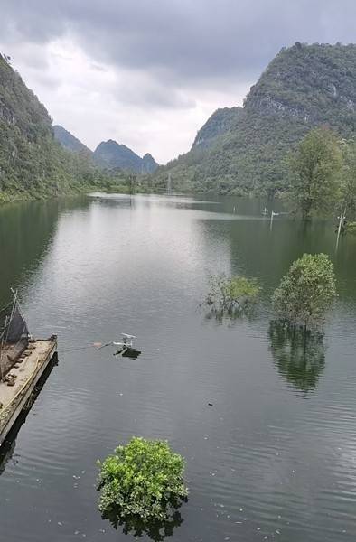 百色多个村庄被困水中已超半月，长涝难退为何重演？