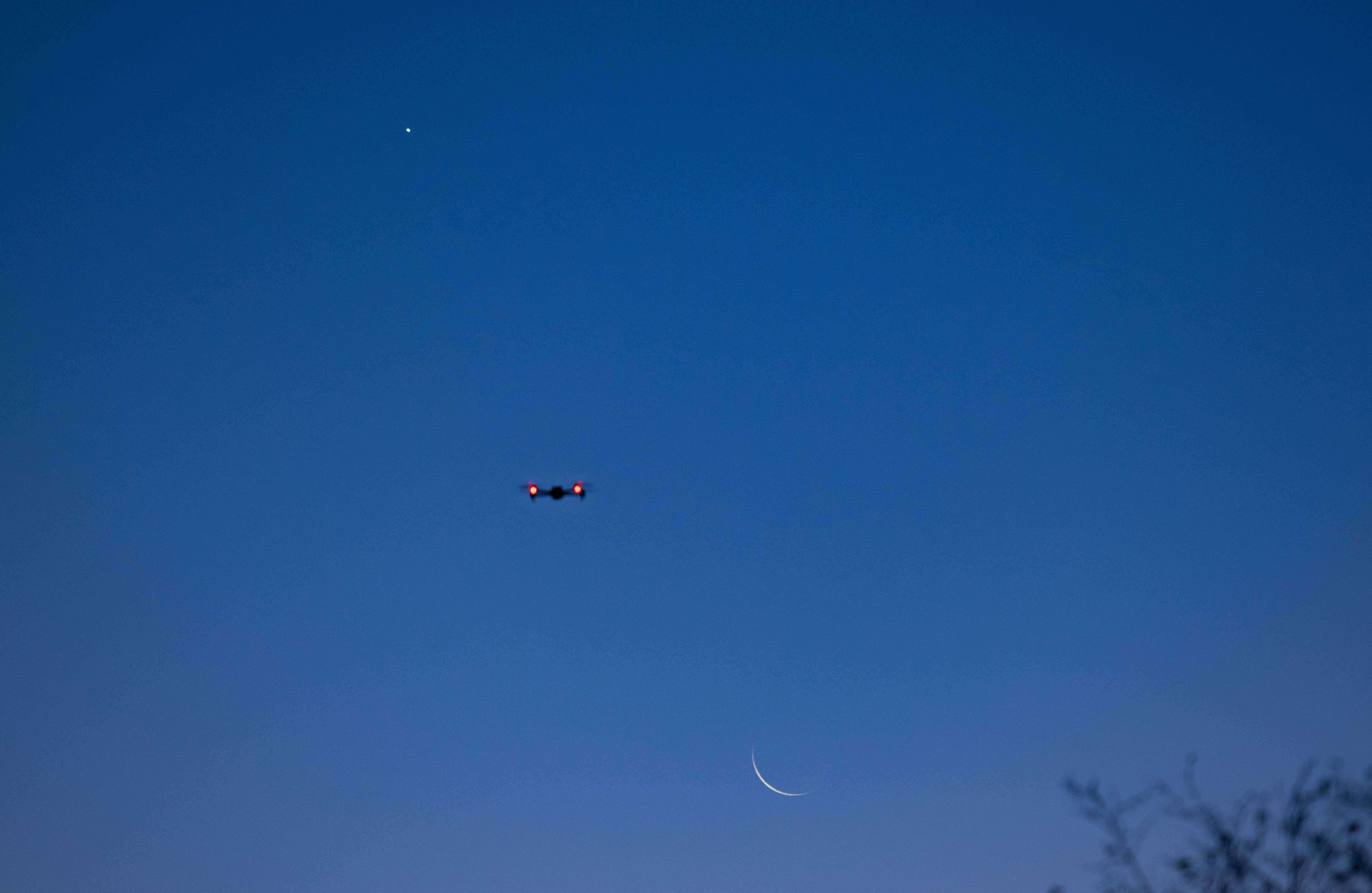 星空相册｜启明星伴月现身天宇#