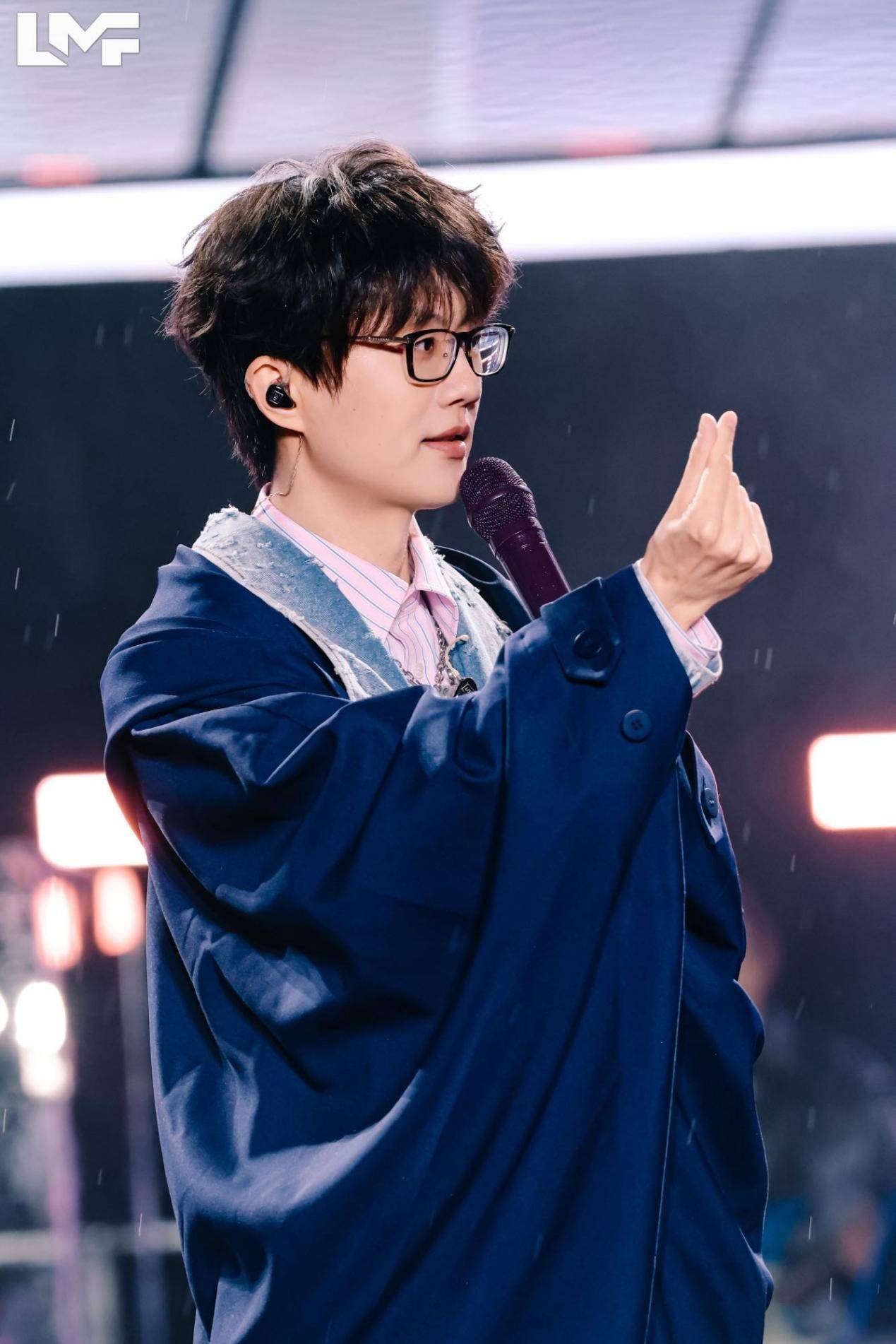 许嵩南京LMF音乐节压轴登场 无人机烟花秀加持呈现视听盛宴