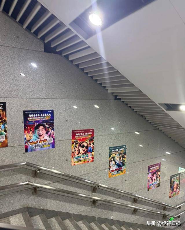 深圳地铁广告被嫌太丑 官方回应将改进