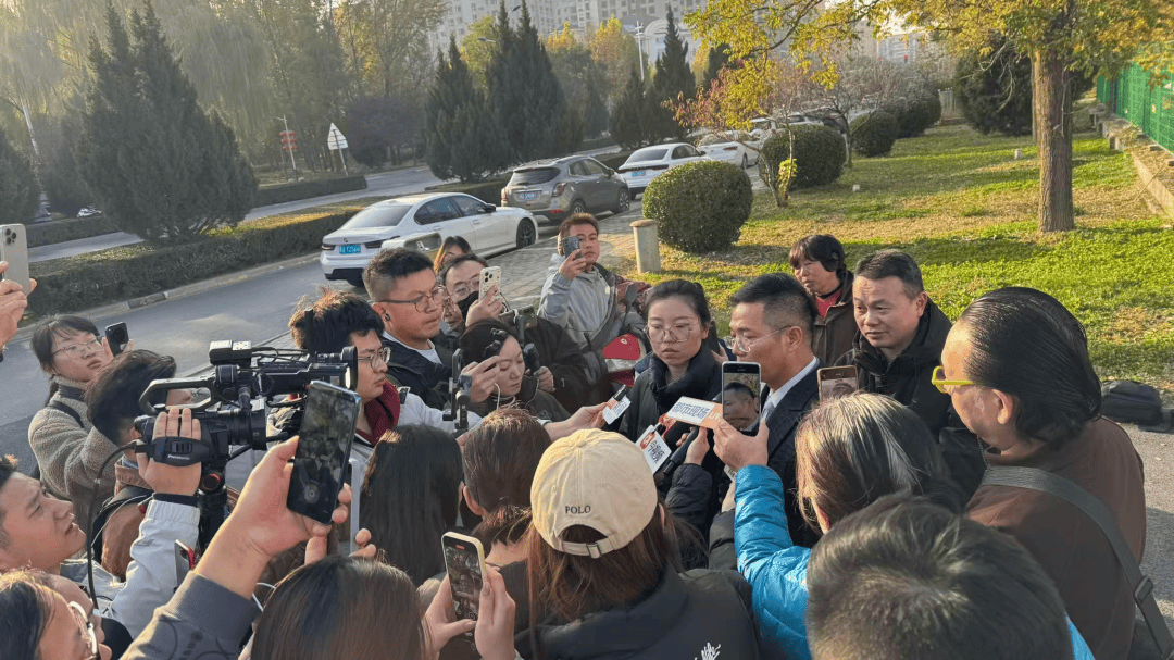 山西长治“狗咬人”引发“反杀案”,庭审激辩:面对砸窗破锁的多人入侵,如何界定正当防卫?